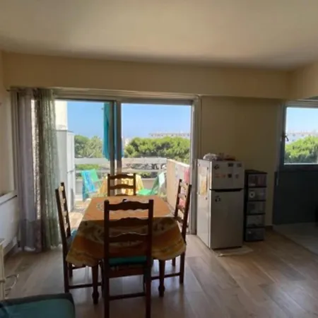 Studio With Balcony 250m From The Beach شقة *