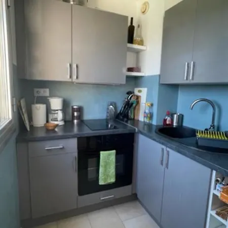 Studio With Balcony 250m From The Beach شقة *